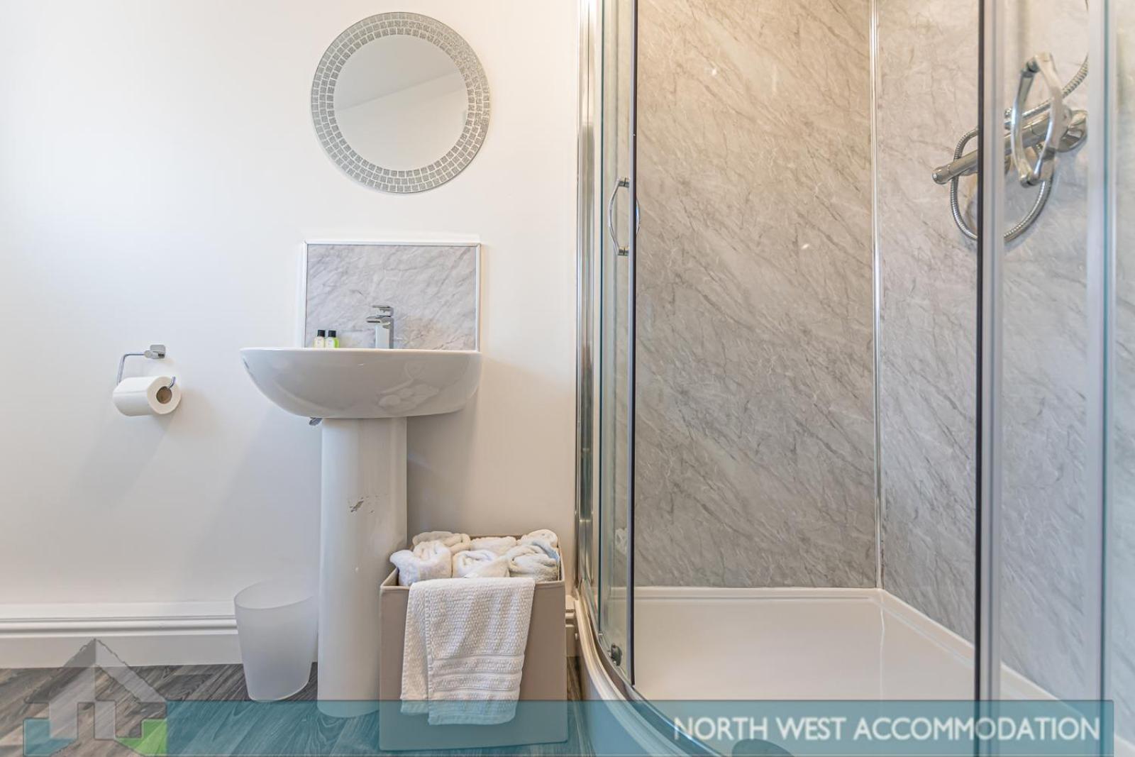 Wellfield Serviced Accommodation Warrington Eksteriør bilde