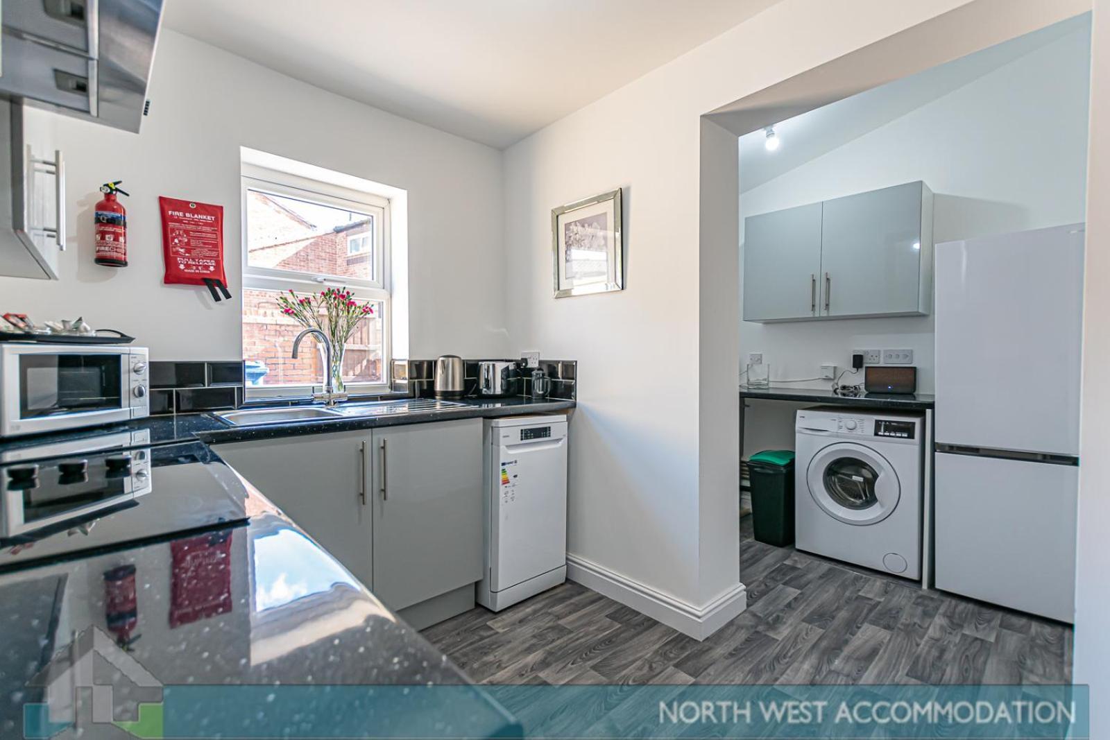 Wellfield Serviced Accommodation Warrington Eksteriør bilde