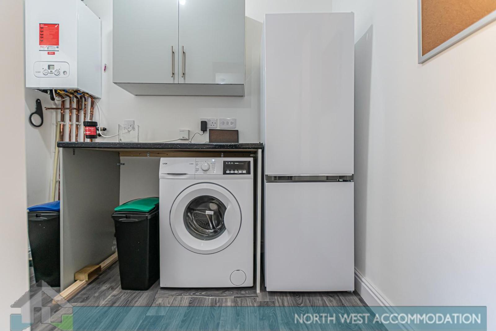 Wellfield Serviced Accommodation Warrington Eksteriør bilde