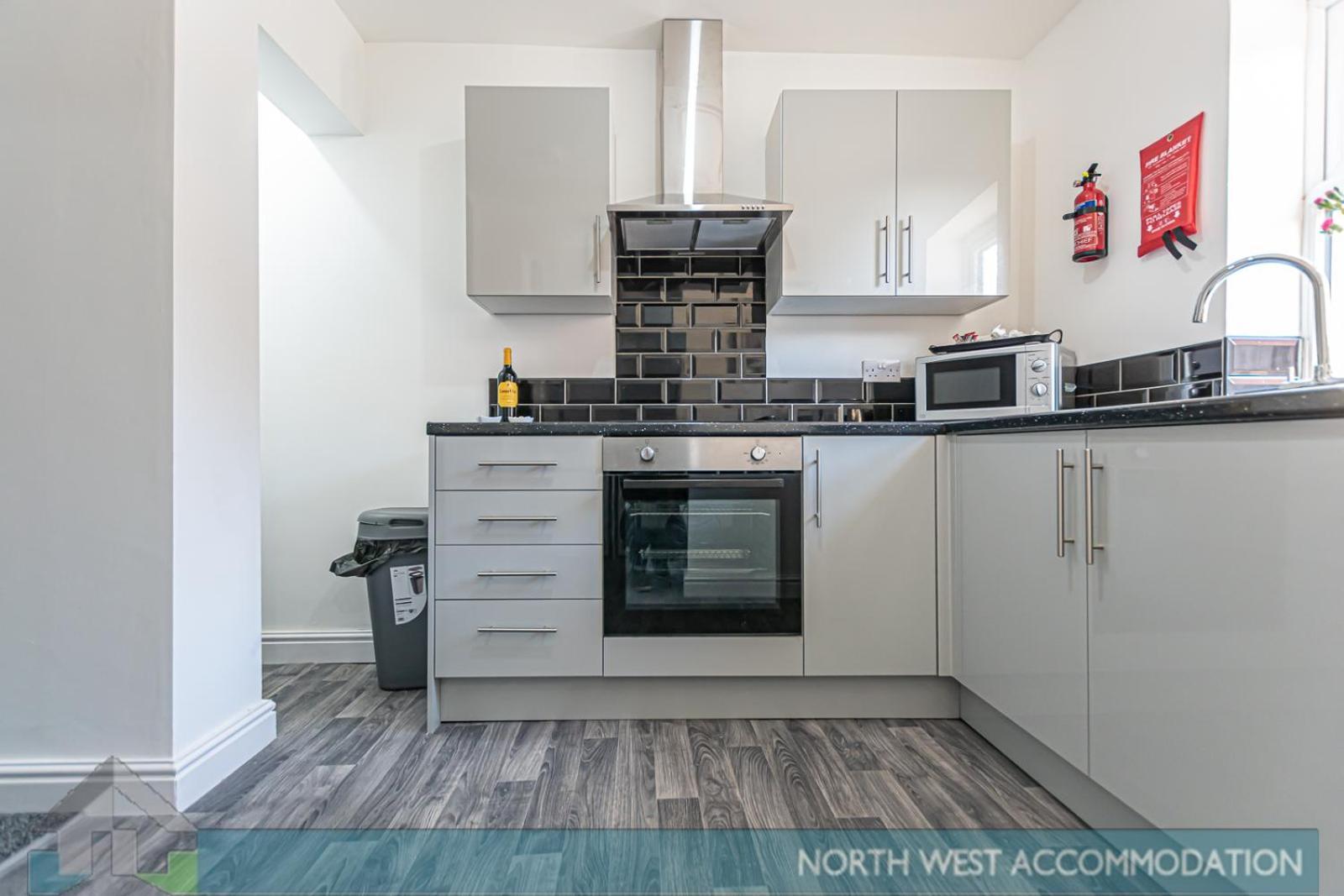 Wellfield Serviced Accommodation Warrington Eksteriør bilde